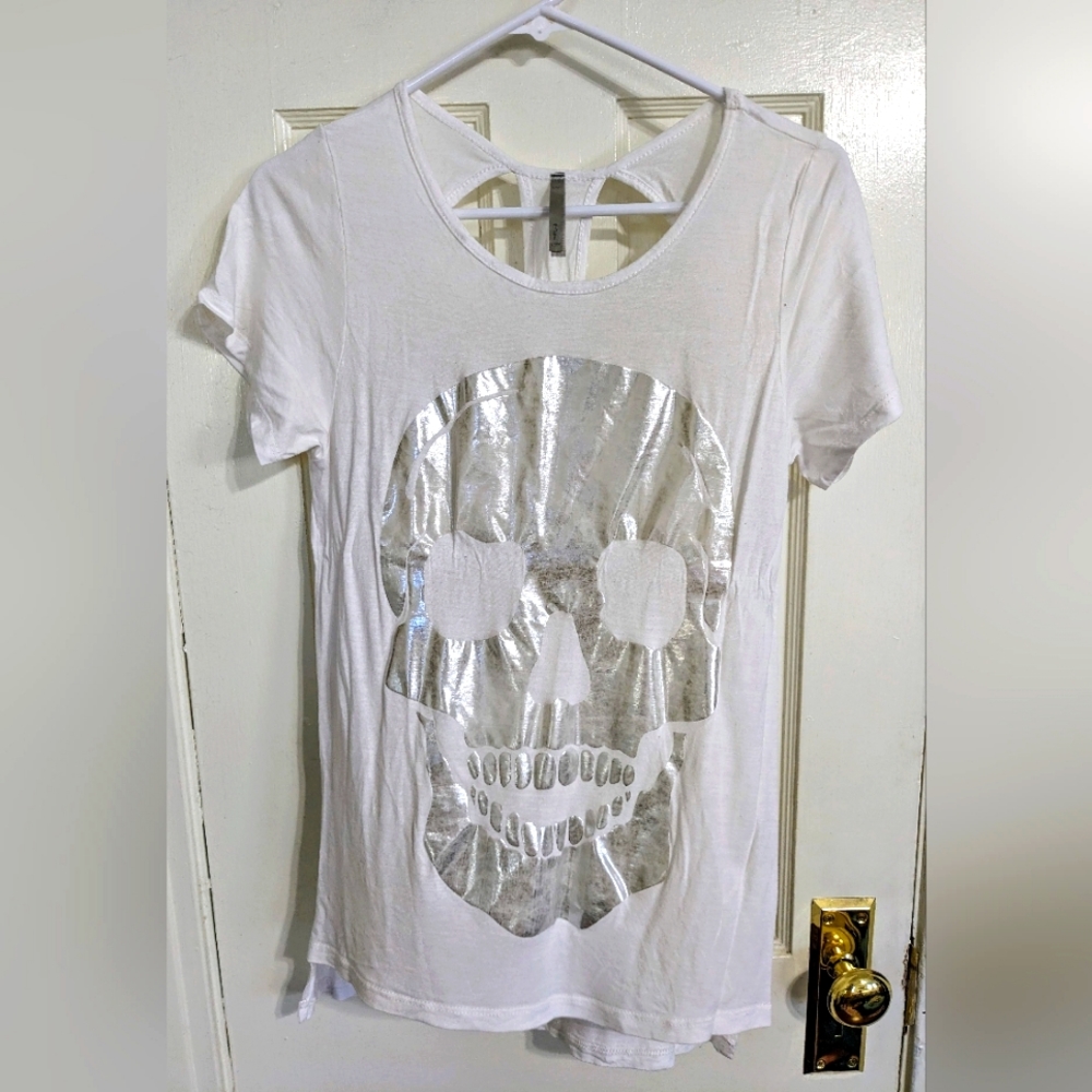 Silver Skull Tee with Cut out - Picture 2 of 4